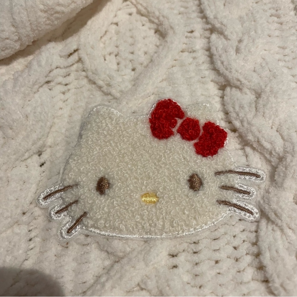 NWT women’s white knitted high collared hello kitty cardigan - Picture 7 of 9